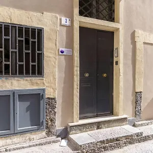 https://appartamento-domus-lavica.sicilyhotelsitaly.net